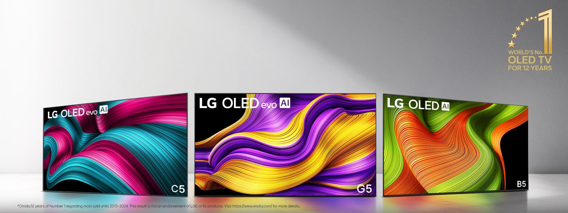 Televisores LG OLED presentados en una sala