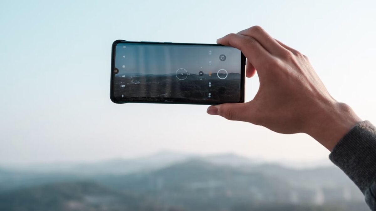 Mobiles.co.uk Review: Phone Range Strengths, Limits and Model Fit