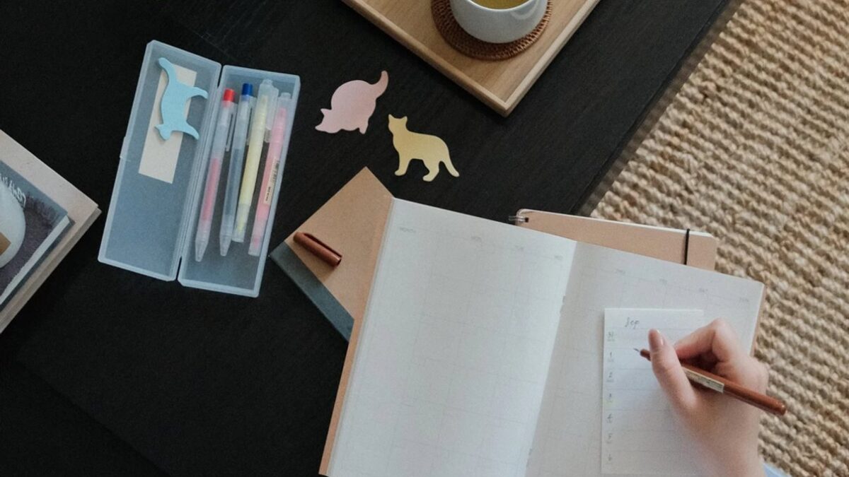 MUJI Storage Compared: Drawers, a Wheeled Shelf or Modular Add-ons?
